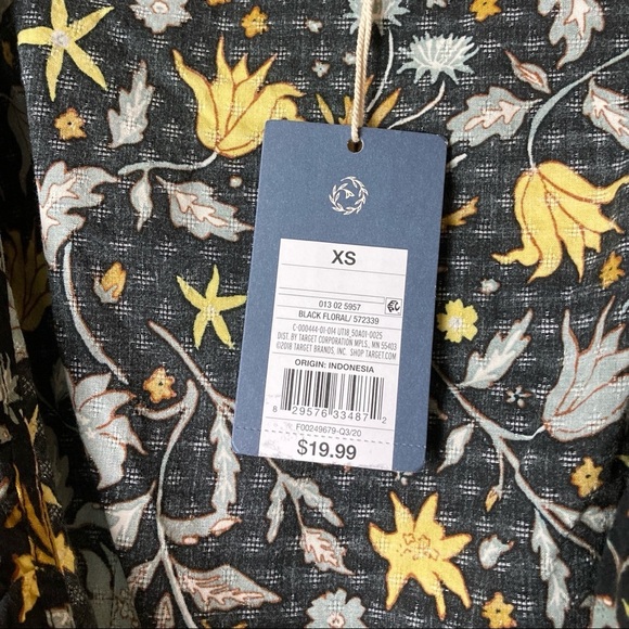 NWT Universal Thread Wrap Floral Top - Picture 7 of 7